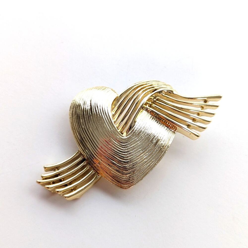 Vintage Signed AJC Gold Tone Textured Heart Figural Love Valentines Brooch
